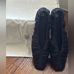 TOTEME Black Women's Ballet Gathered Flats US size 8